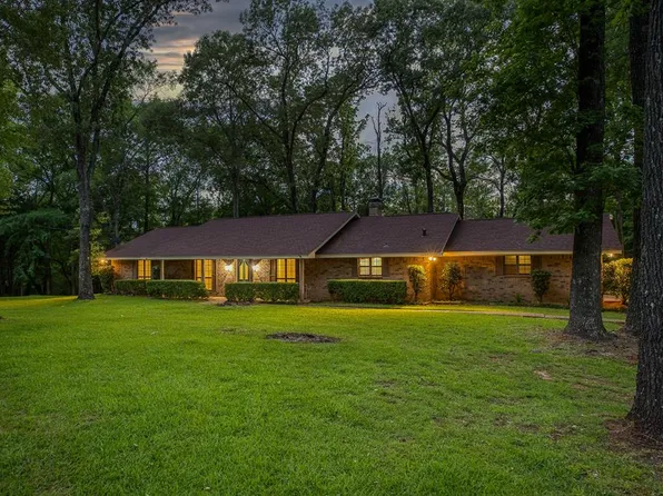 2715 Timberline Trl, Palestine, TX 75803