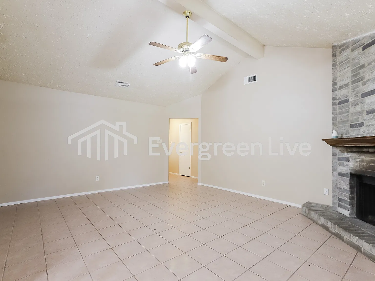 3 bed, 2.0 bath, 1276 sqft, $1,745 — Photo 3