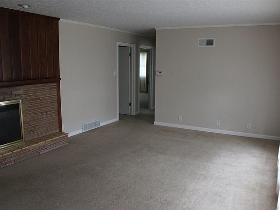 5th image of 210 W 26th Ave