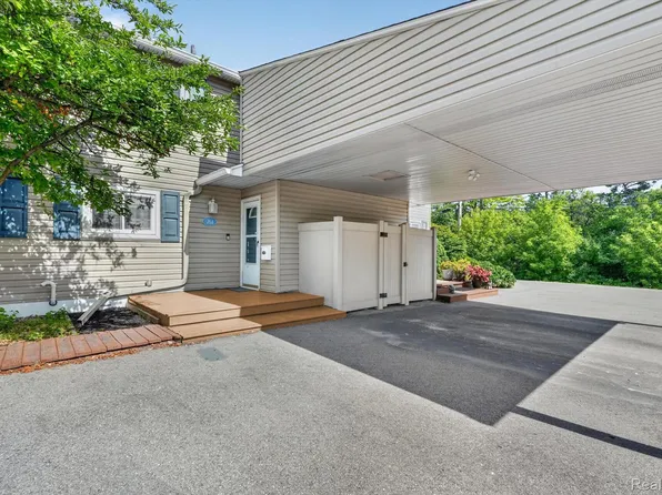 761 Kirts Blvd, Troy, MI 48084