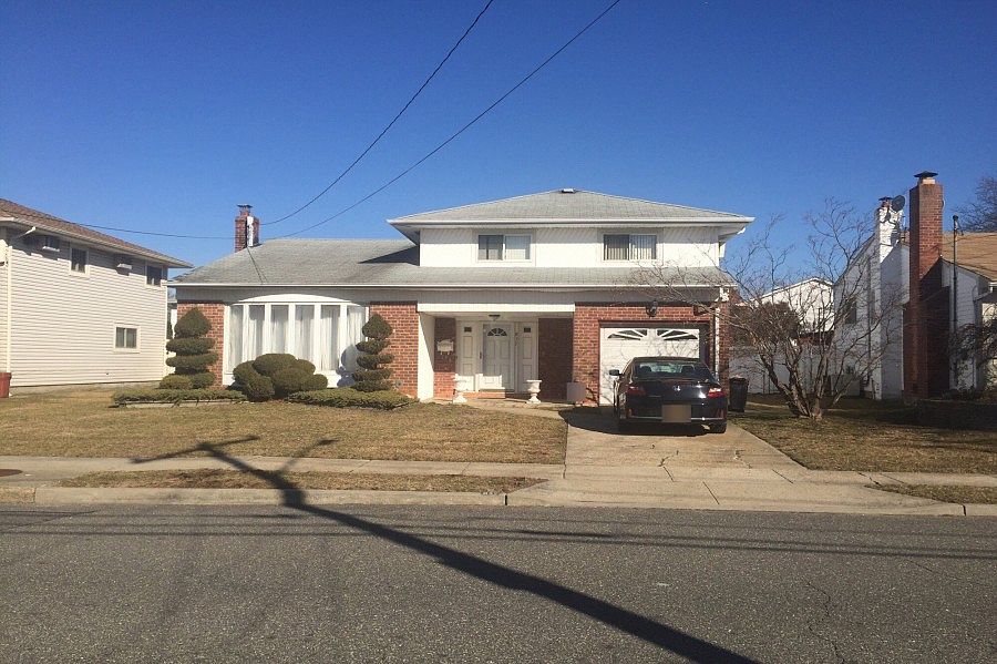 1st image of 837 Van Buren St