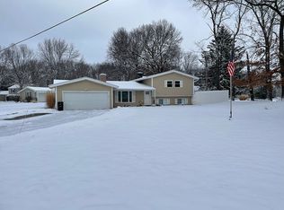 2700 Forest Lake Dr, Jackson, MI 49203