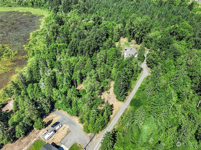 3rd image of 231 Oxbow Lake Lane