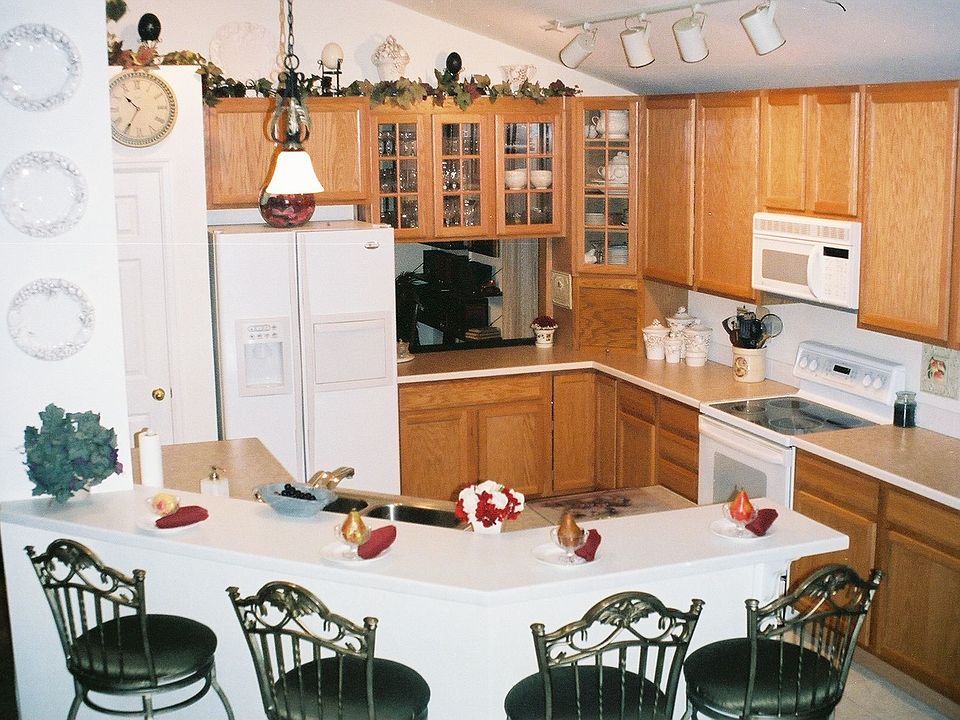 kit w/ 2 sided glass cabinets 