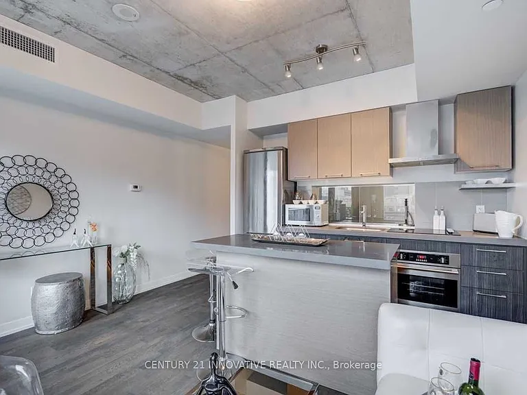 560 King St W #408 — Photo 7