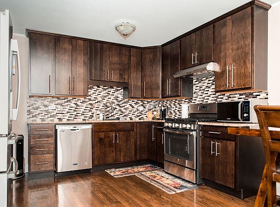 2nd image of 3447 W Montrose Ave #2E