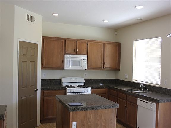 4th image of 653 Meadow View Dr