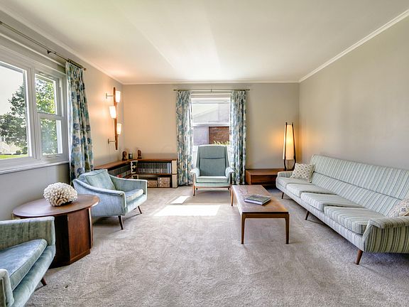 3rd image of 793 Island Ct