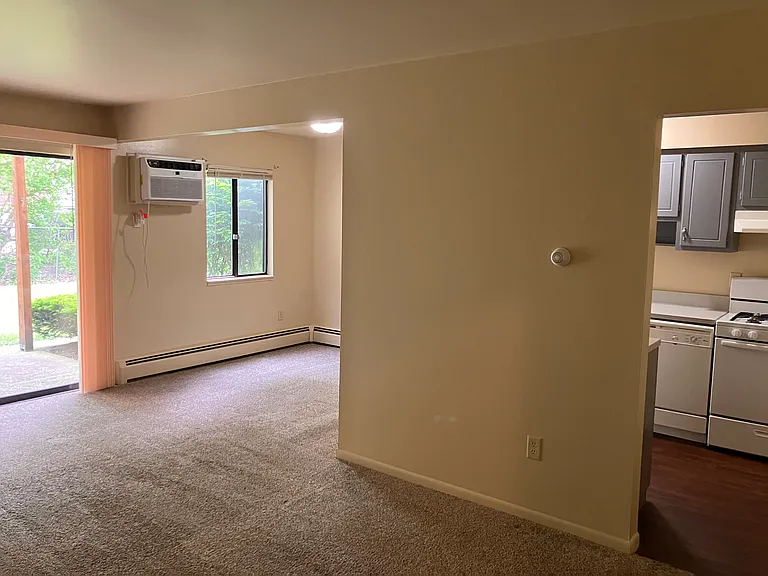 Stonegate Apartment — Photo 14