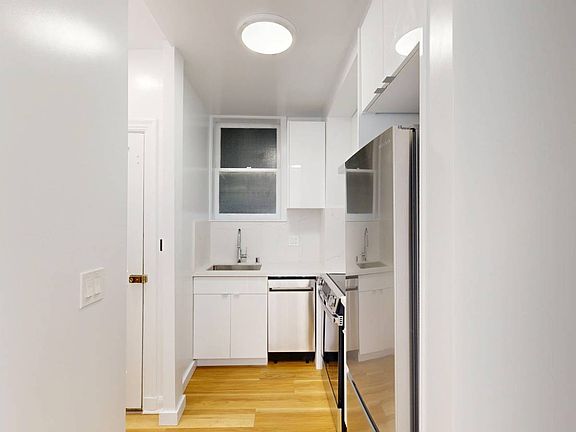 4th image of 2240 Hyde St Unit 2