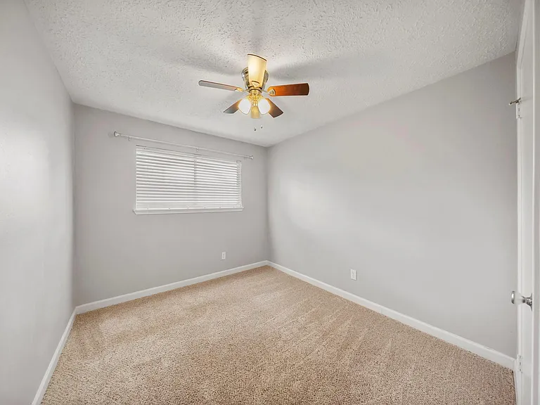 21106 Park Villa Dr — Photo 13