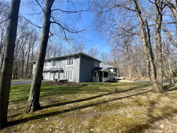 4149 Bristol Ln #19, New Castle, PA 16105