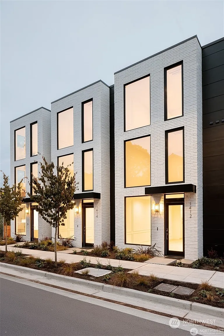 1412 Orange Place N photo 1