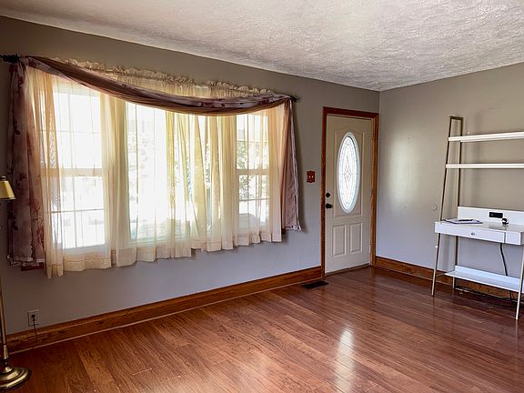 3rd image of 516 W 20th St