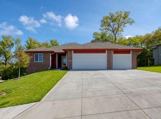 1331 Copper Mountain Dr, Crescent, IA 51526