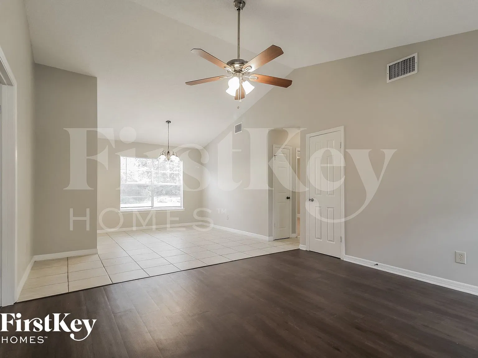 3 bed, 2.0 bath, 1026 sqft, $2,010 — Photo 2