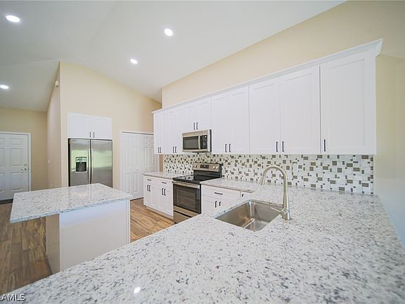 5th image of 479 Lenox Ave S