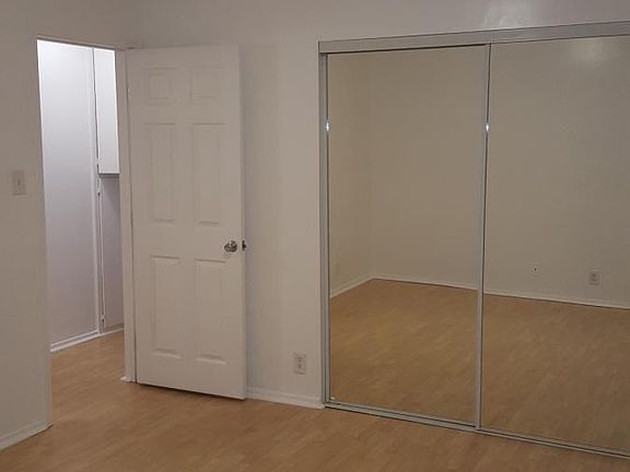 4th image of 4572 1/2 S Centinela Ave