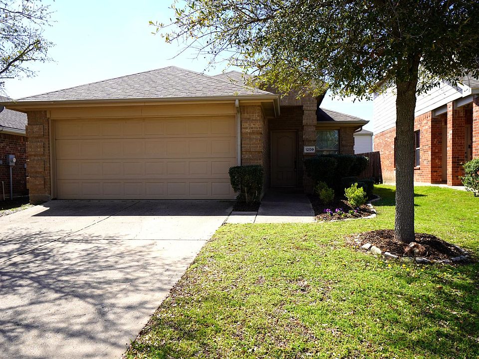 1st image of 1209 Silver Maple Ln