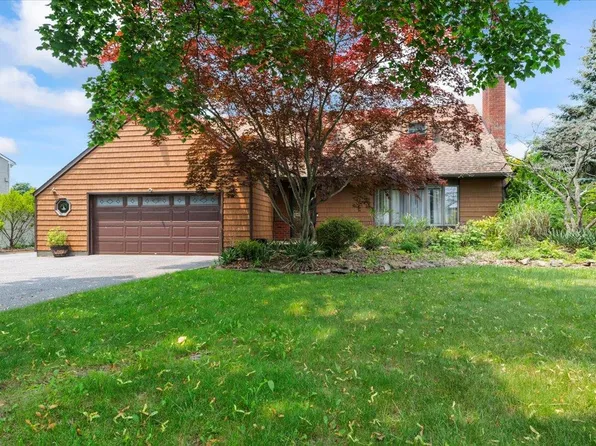 1057 Carlls Straight Path, Dix Hills, NY 11746