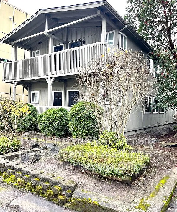 907 SW Holden St #1