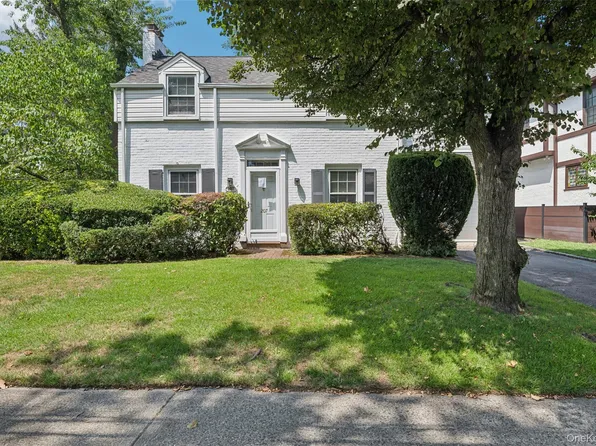 207 Derby Street, East Williston, NY 11596