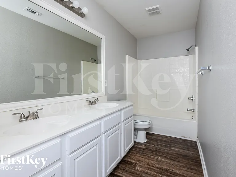 962 Heather St — Photo 14