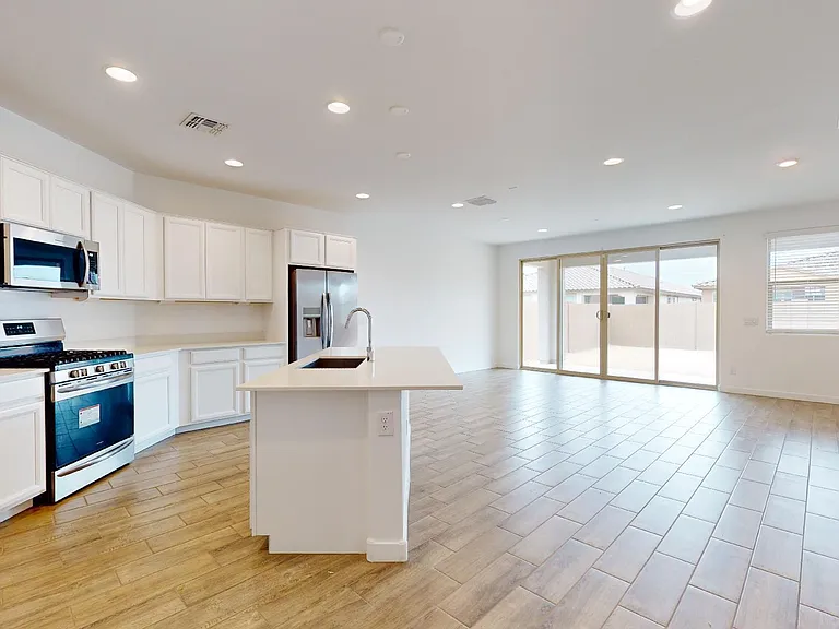 9332 W Encinas Ln — Photo 6