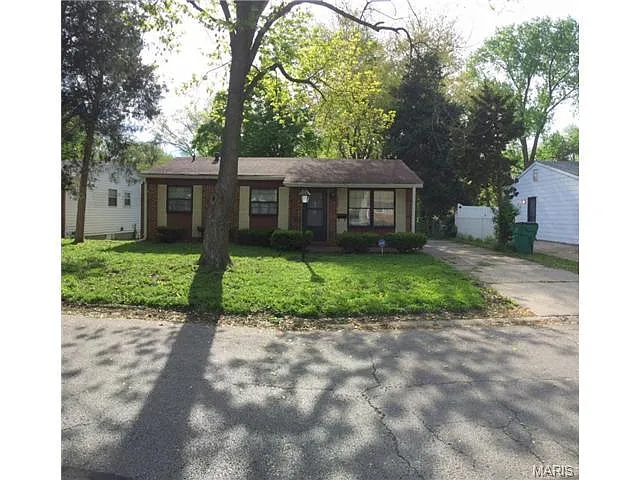 10205 Royal Dr photo 1