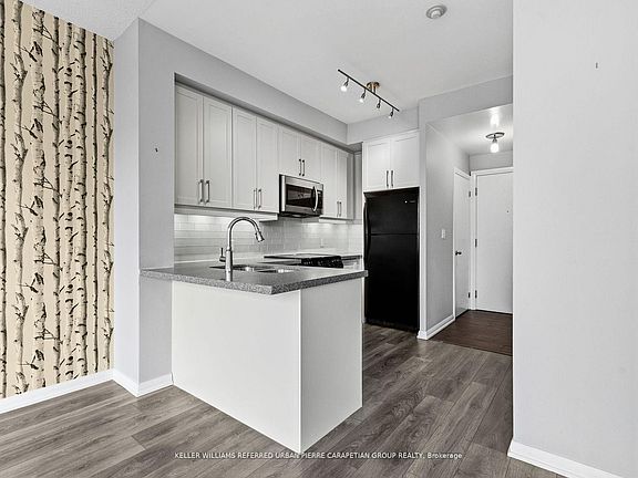 5th image of 18 Beverley St #706B