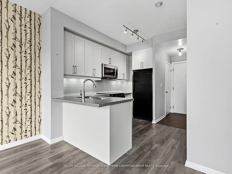 18 Beverley St #706B — Photo 5