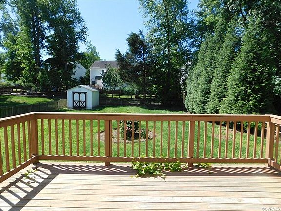 3rd image of 7461 Mountain Lily Ln