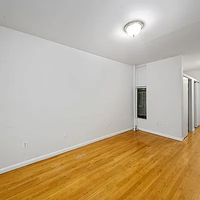 Rented by Domus Realty | media 11