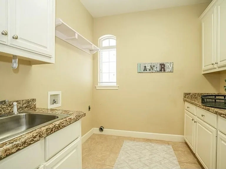 7001 Shadow Brooke St — Photo 27