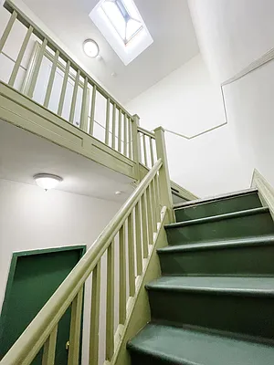 Rented by Sovereign Realty of NY Inc | media 23