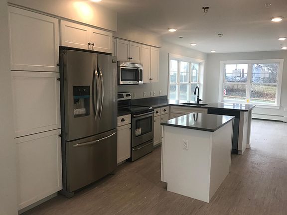 5th image of 10 Hill Way APT 1