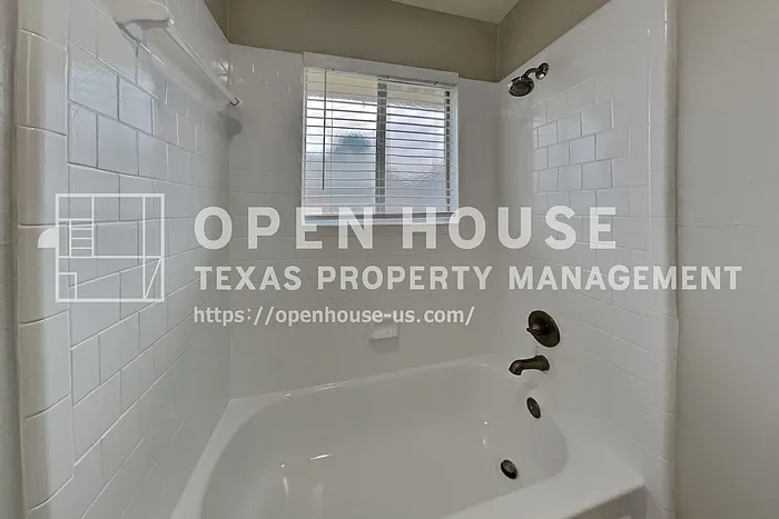 1247 Kings Creek Trl — Photo 17