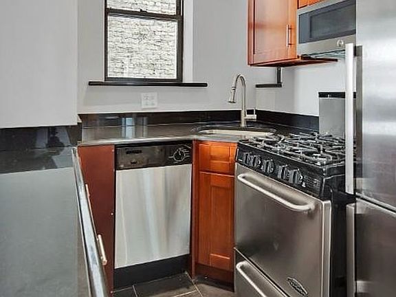 3rd image of 250 Mott St APT 5