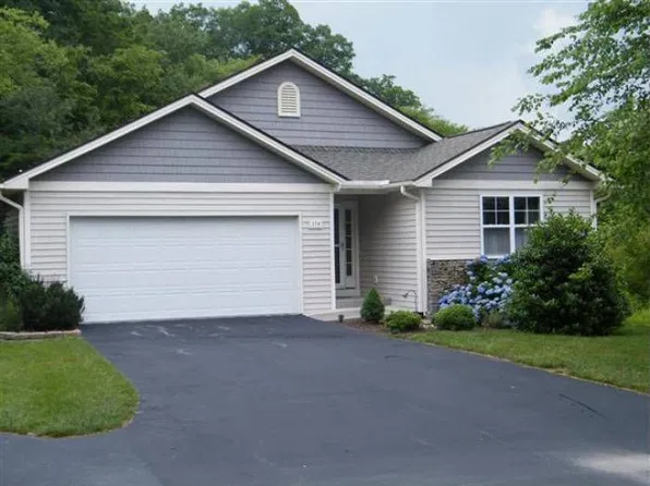 176 Clear Creekside Dr, Hendersonville, NC 28792