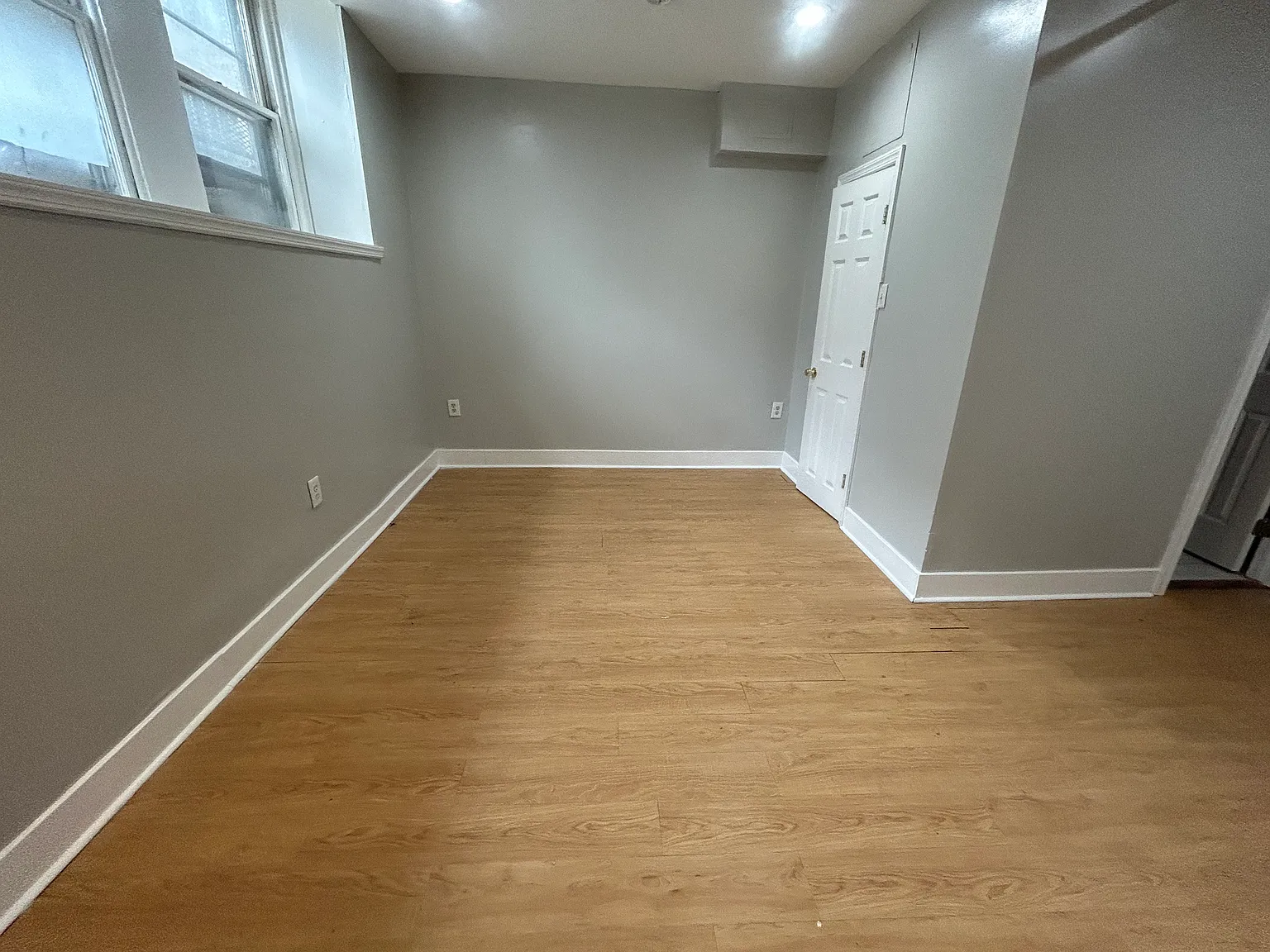 Studio, $890 — Photo 4