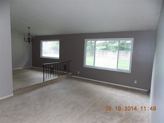 3rd image of 5425 Oakhaven Cir