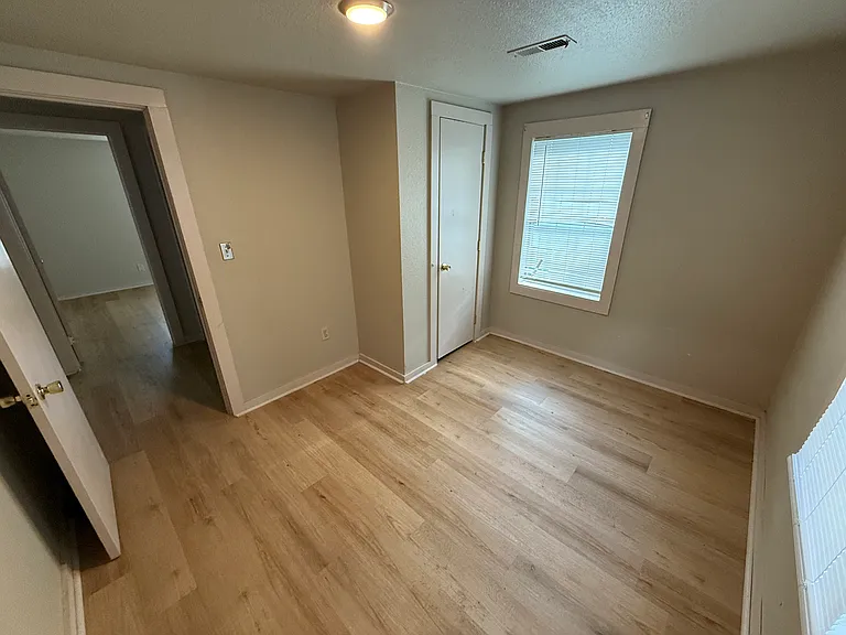 415 E Velma Ave — Photo 5