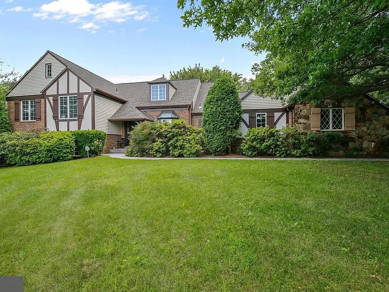 7300 Deer Lake Ln — Photo 4