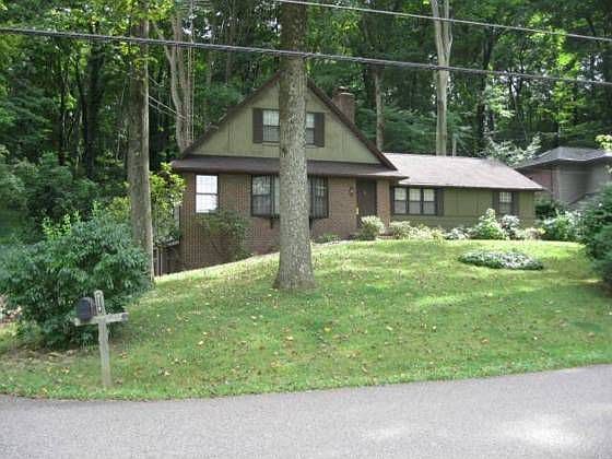 2nd image of 9218 Lakewood Dr NE