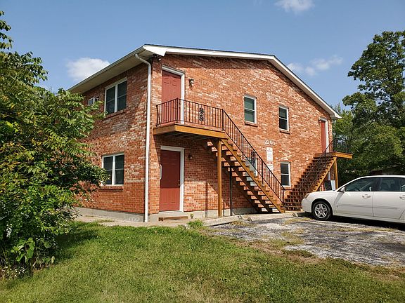 2nd image of 2203 Oakwood Dr APT 7