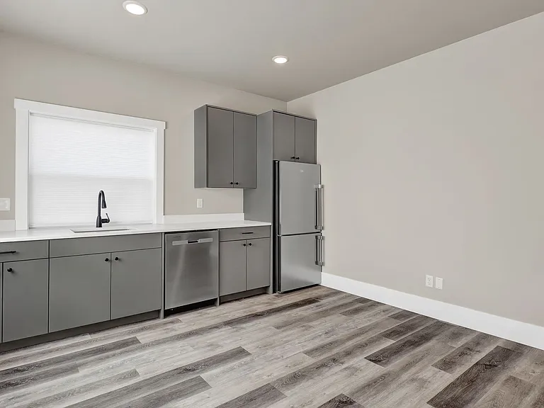 781 Georgia St — Photo 36