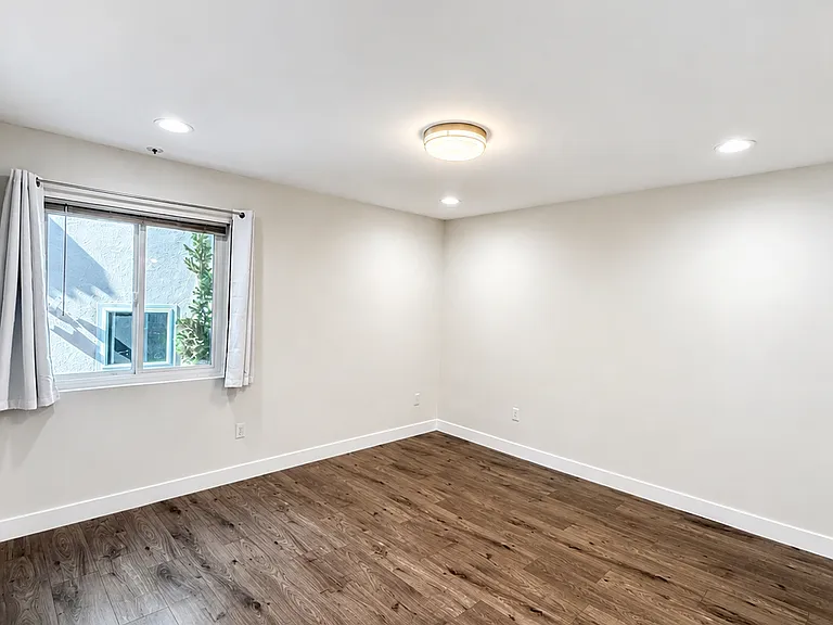 1943 Tamarind Ave #104 — Photo 13