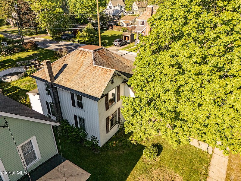 4th image of 309 Alexandria Avenue