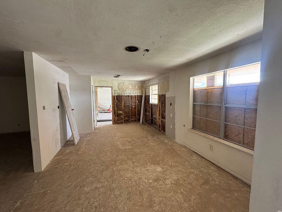 2nd image of 1726 E Albertson Dr