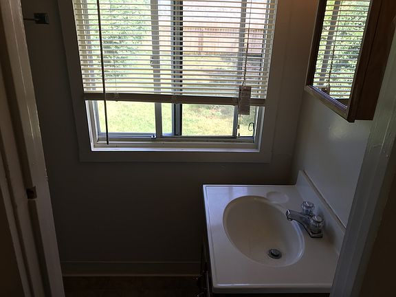 4th image of 334 W Del Norte St